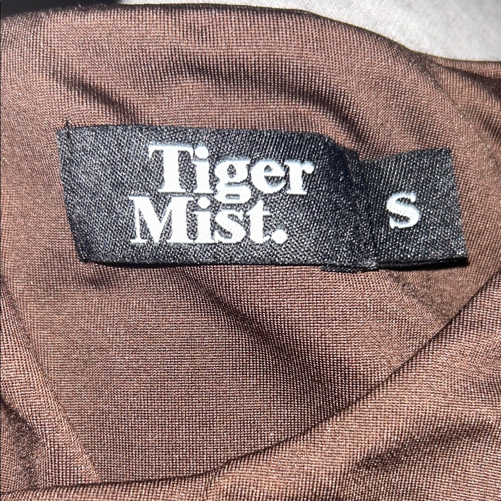 Tiger Mist Chocolate Ruched Crop Top - Picture 3 of 3